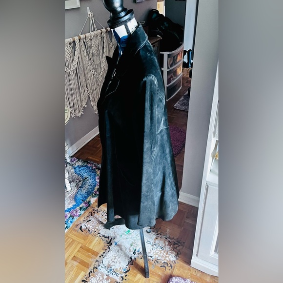 Stunning Anne Klein Leather Coat - Picture 3 of 11